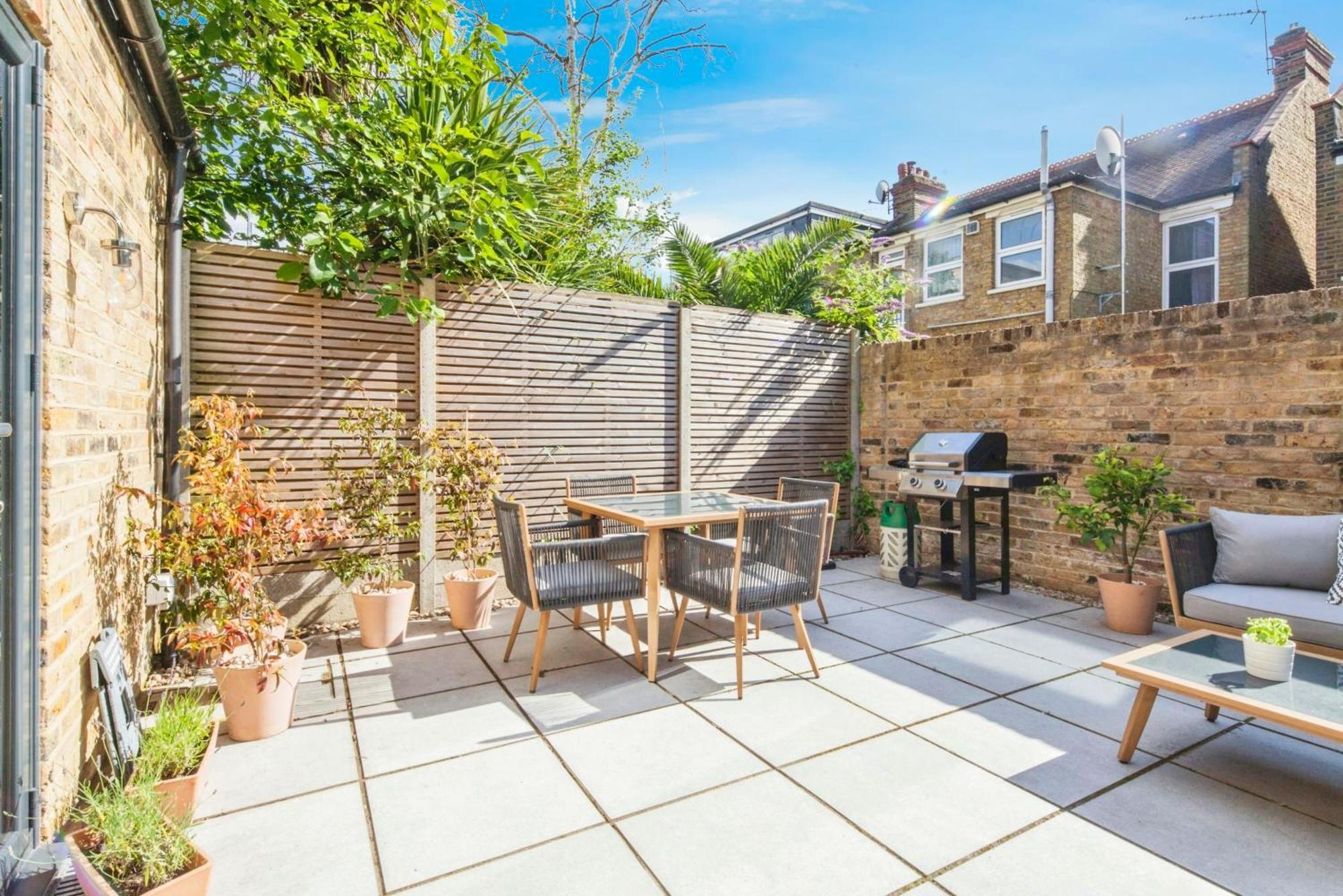 Stylish 2br Flat With Amazing Patio Apartment *