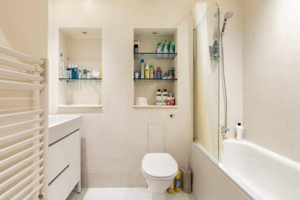 Spacious Air-conditioned Double With Workspace London