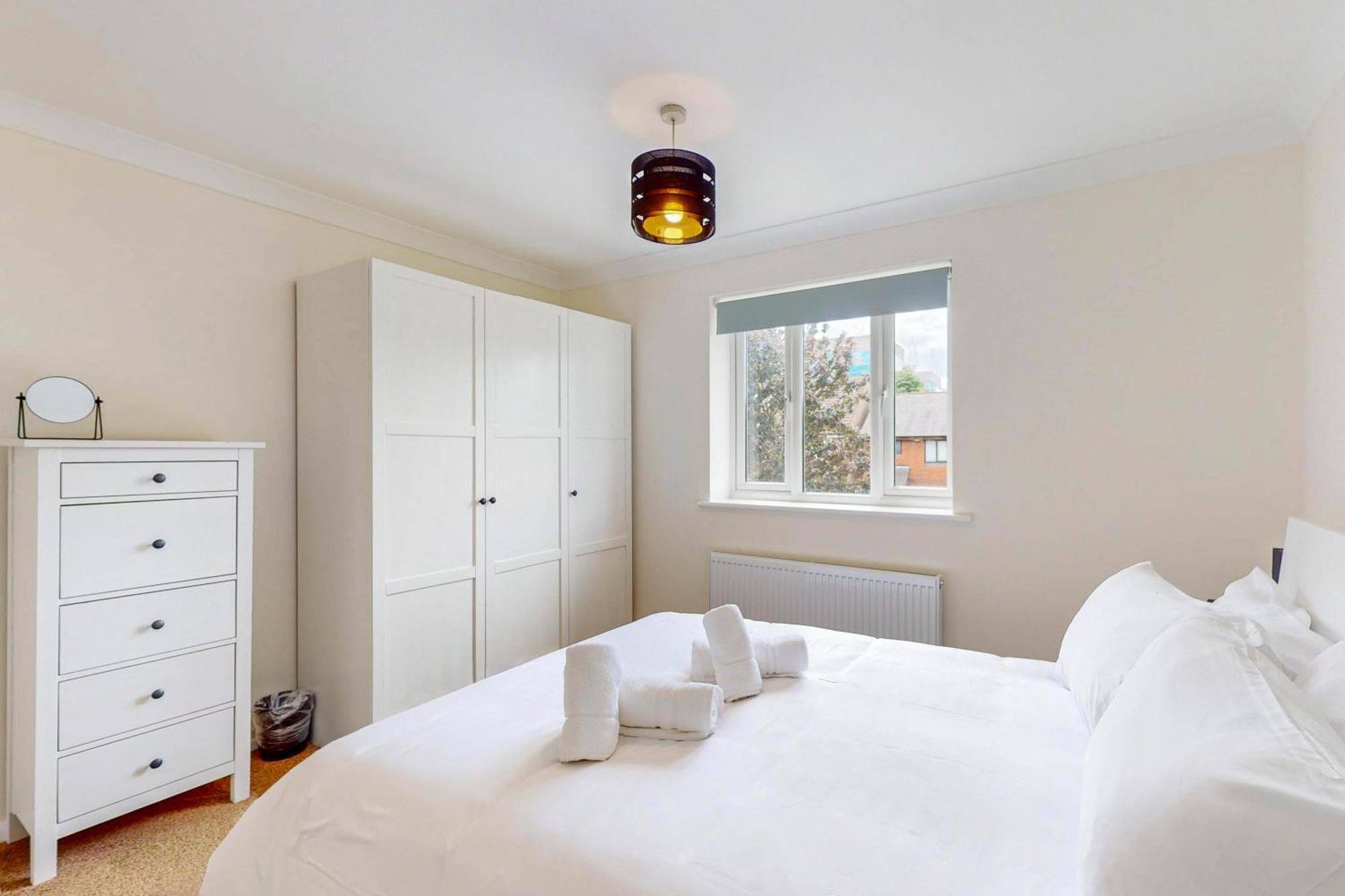 2 Bed With Garden & Free Parking Near The Thames Leilighet *