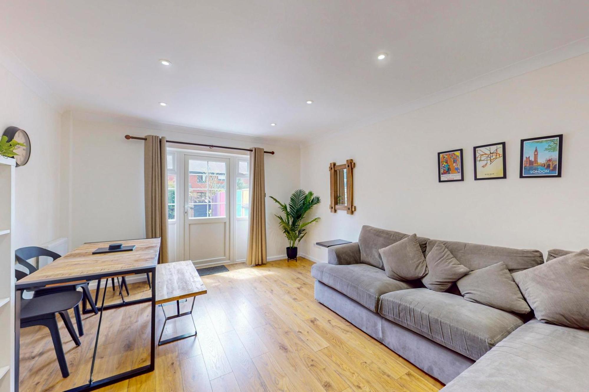 2 Bed With Garden & Free Parking Near The Thames Leilighet London