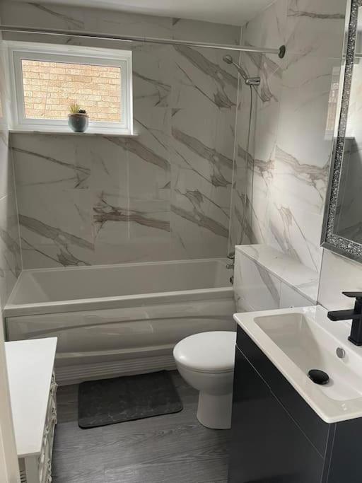 Lovely 1-bedroom In Leilighet London