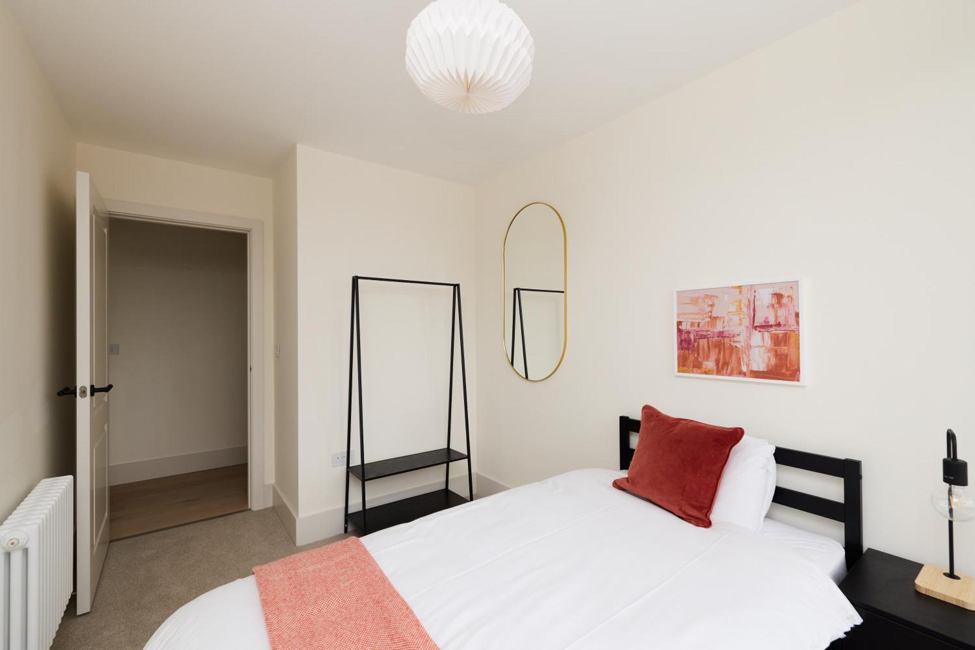 The East Mile Quarters - Gorgeous 3bdr Flat With Balcony Appartement