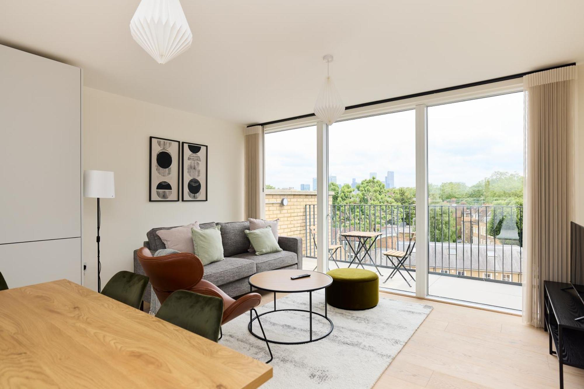 The East Mile Quarters - Gorgeous 3bdr Flat With Balcony Appartement *