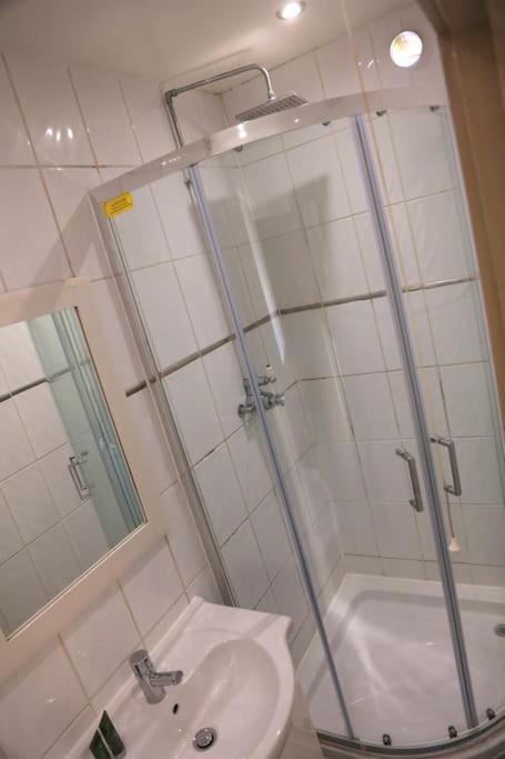 Lovely 2 Bedroom Near Kings Cross Apartment *