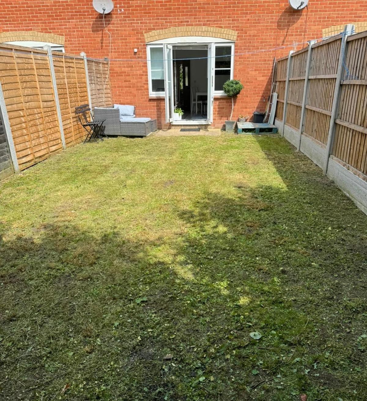 Spacious 3 Bedroom Home, With Private Driveway 5 Minutes From Excel Centre & Custom House Ferienhaus London