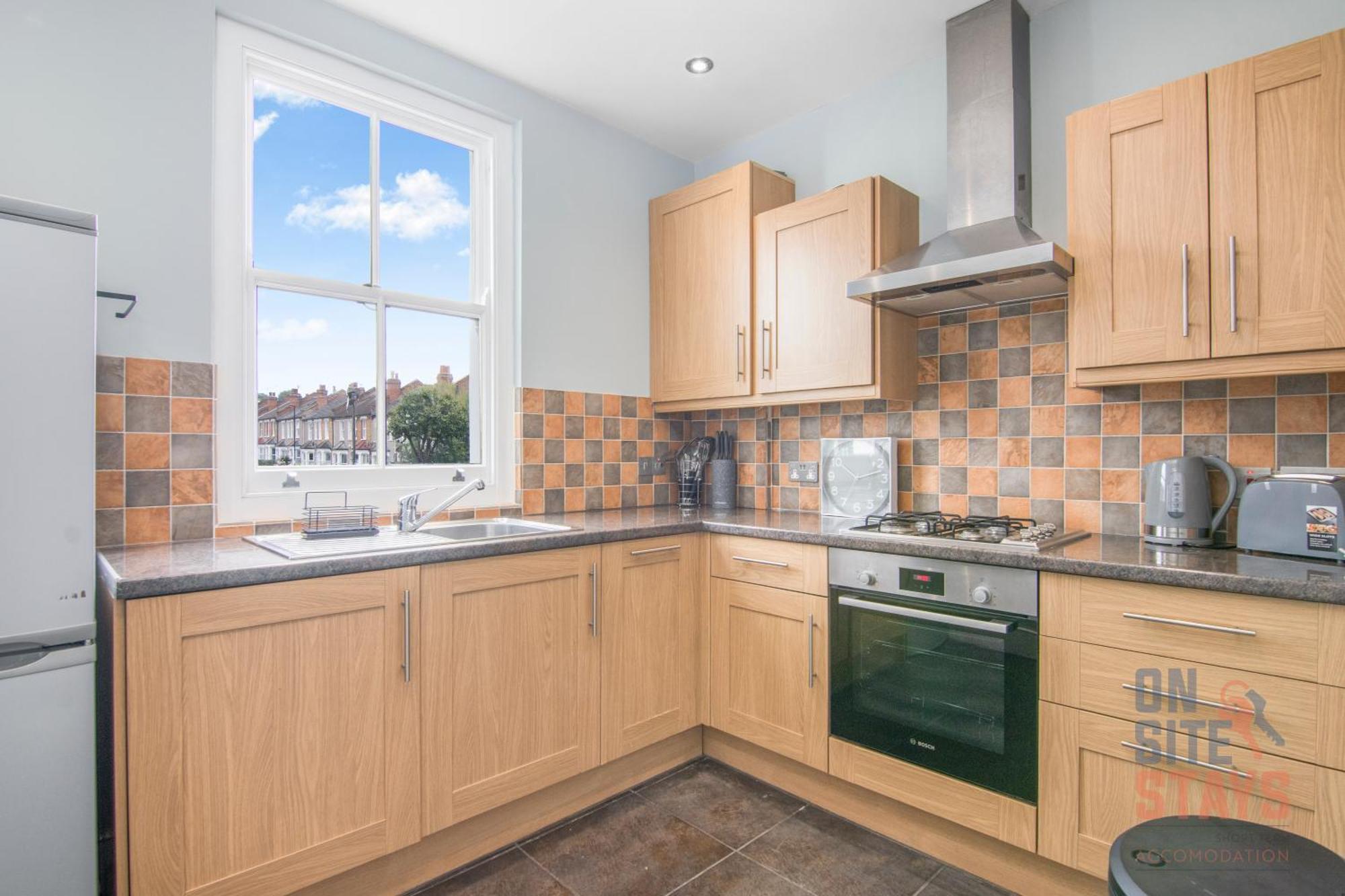 Apartment Onsitestays - Bright Spacious 2-br, Wifi And Lots Of Street Parking *