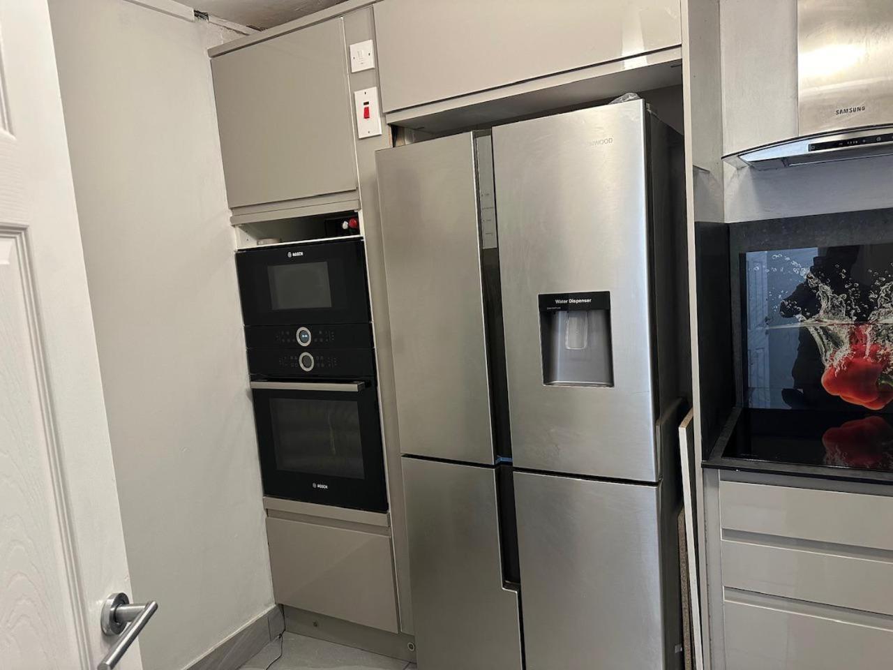 Stylish 1br W Fireplace & High-speed Wifi London