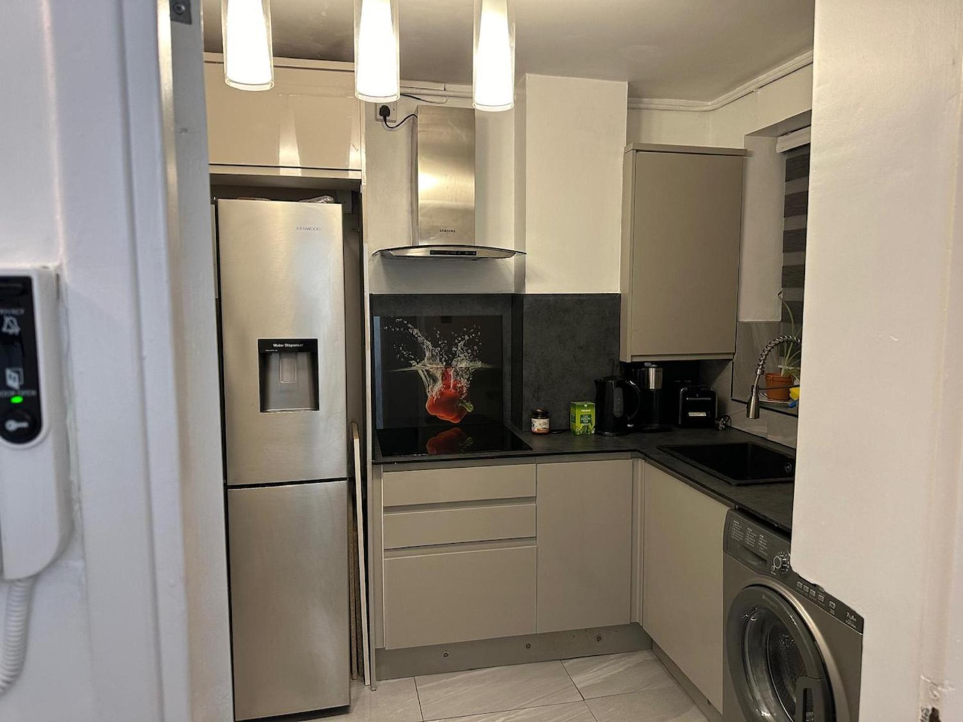 Stylish 1br W Fireplace & High-speed Wifi Apartment