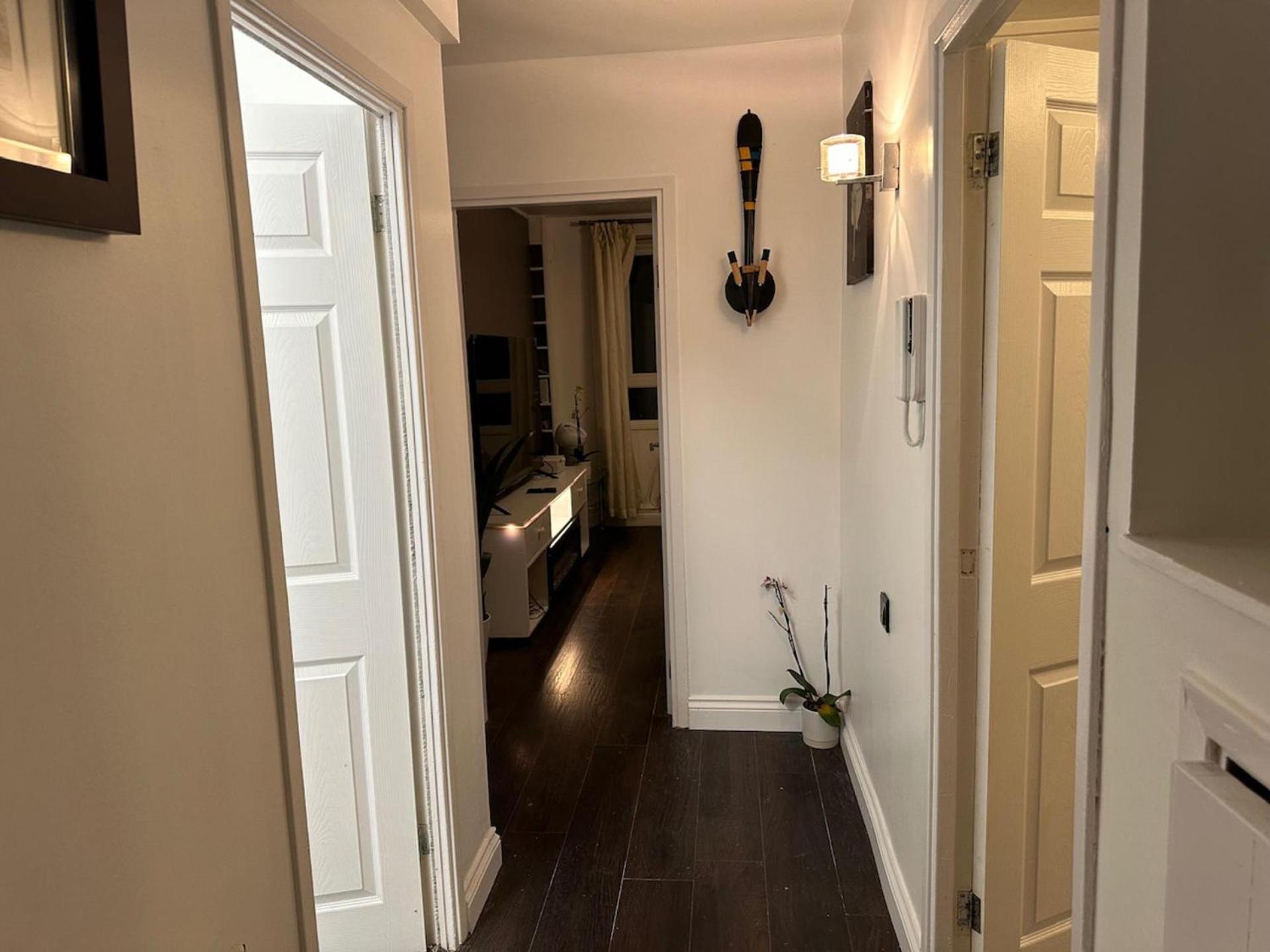 Stylish 1br W Fireplace & High-speed Wifi Apartment