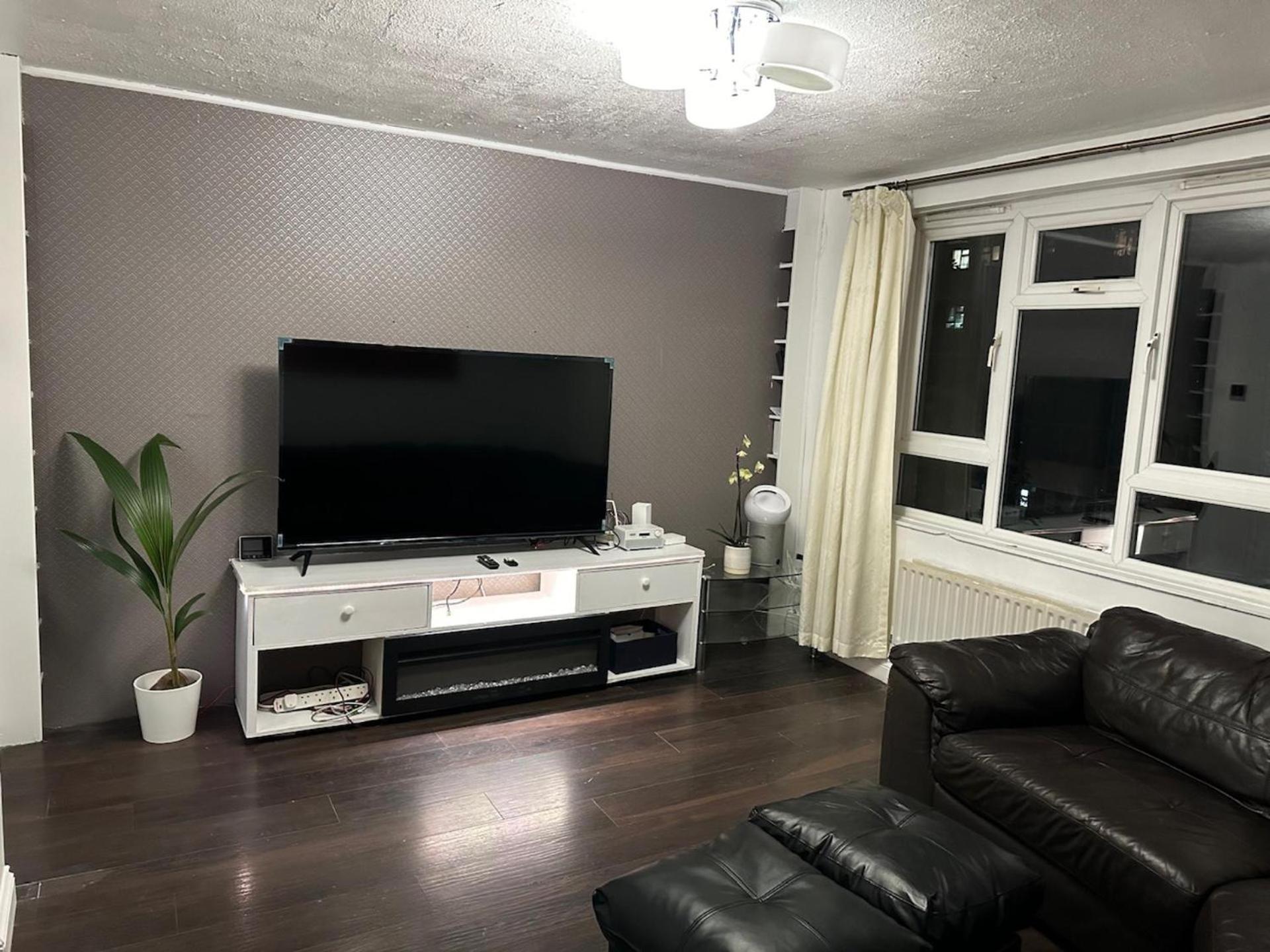 Apartment Stylish 1br W Fireplace & High-speed Wifi London