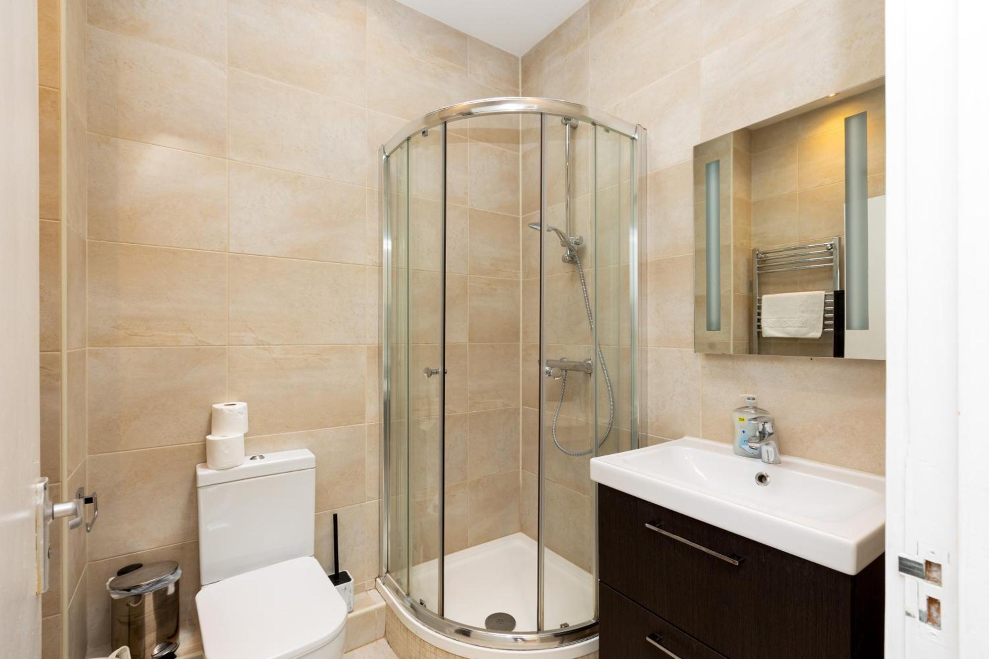 Apartment Expansive 2br Flat, Holloway Road *