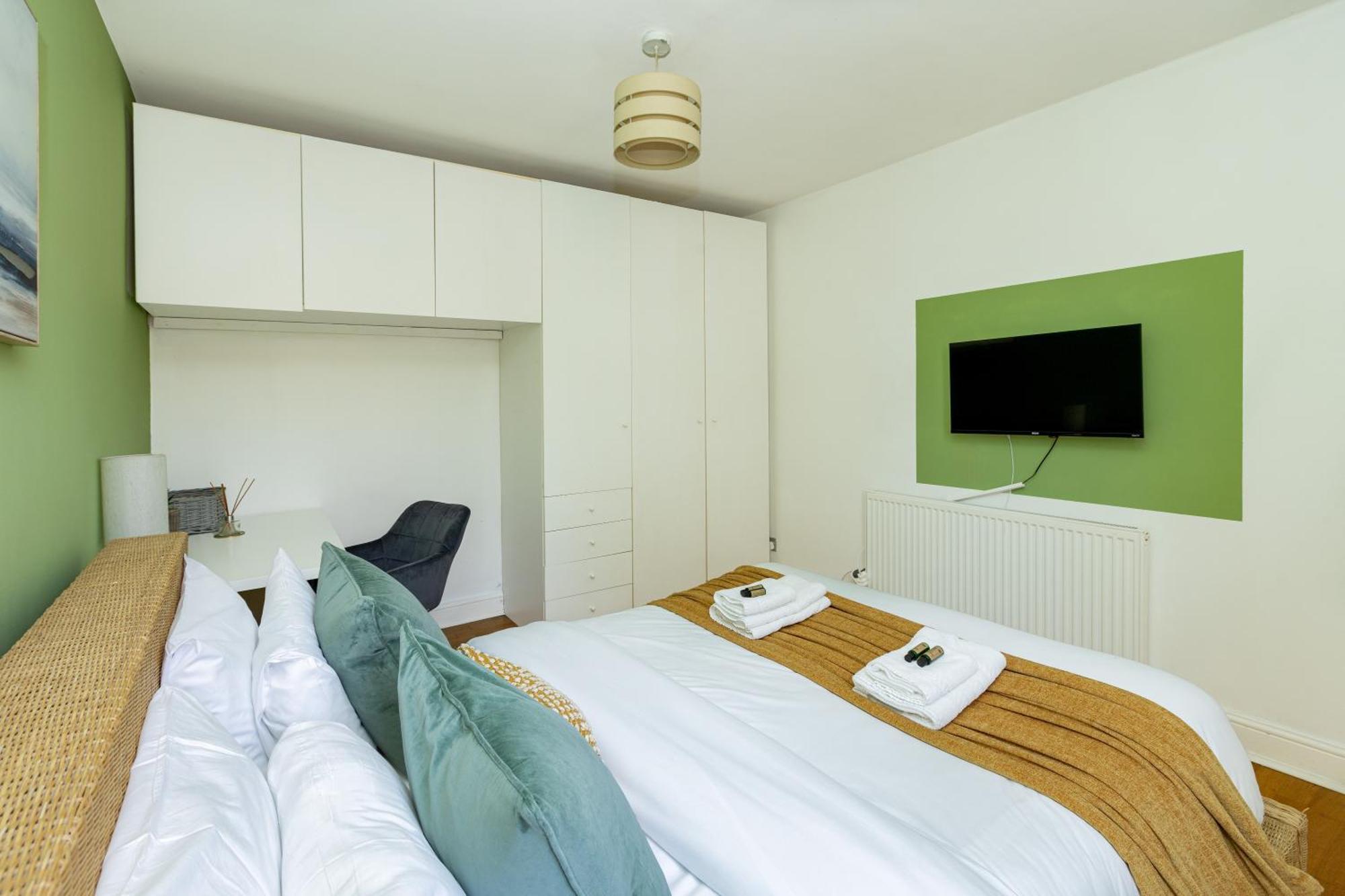 Expansive 2br Flat, Holloway Road Apartment London