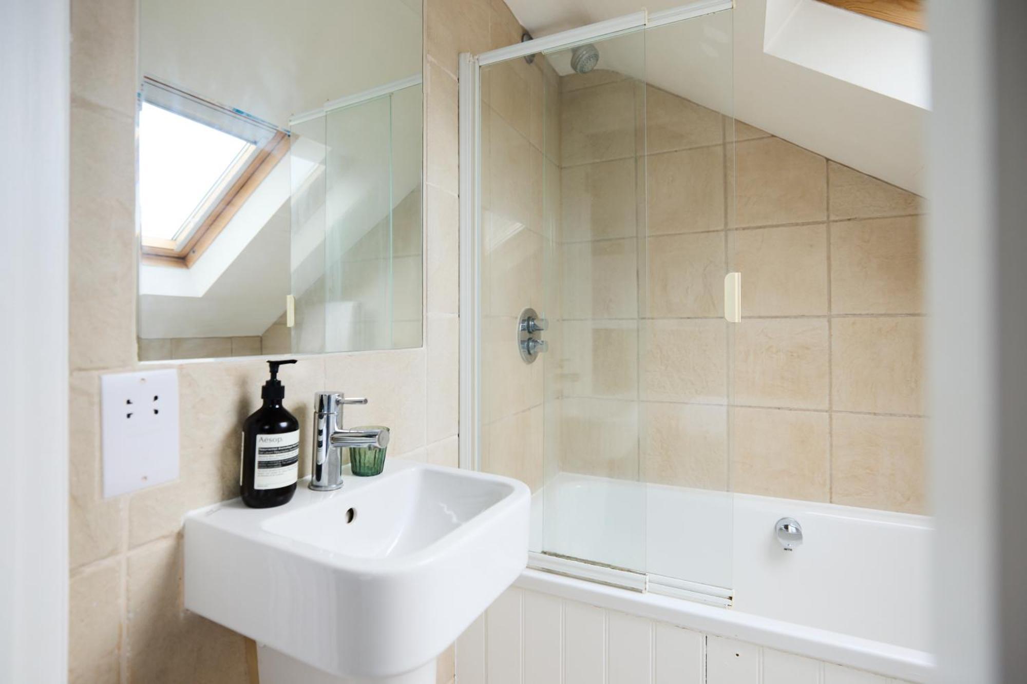 The Fulham Arms - Elegant 3bdr Flat With Terrace Londres