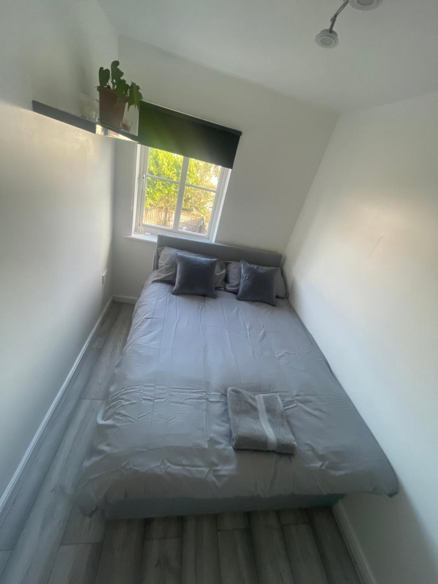 Ferienhaus Spacious 3 Bedroom Home, With Private Driveway 5 Minutes From Excel Centre & Custom House London