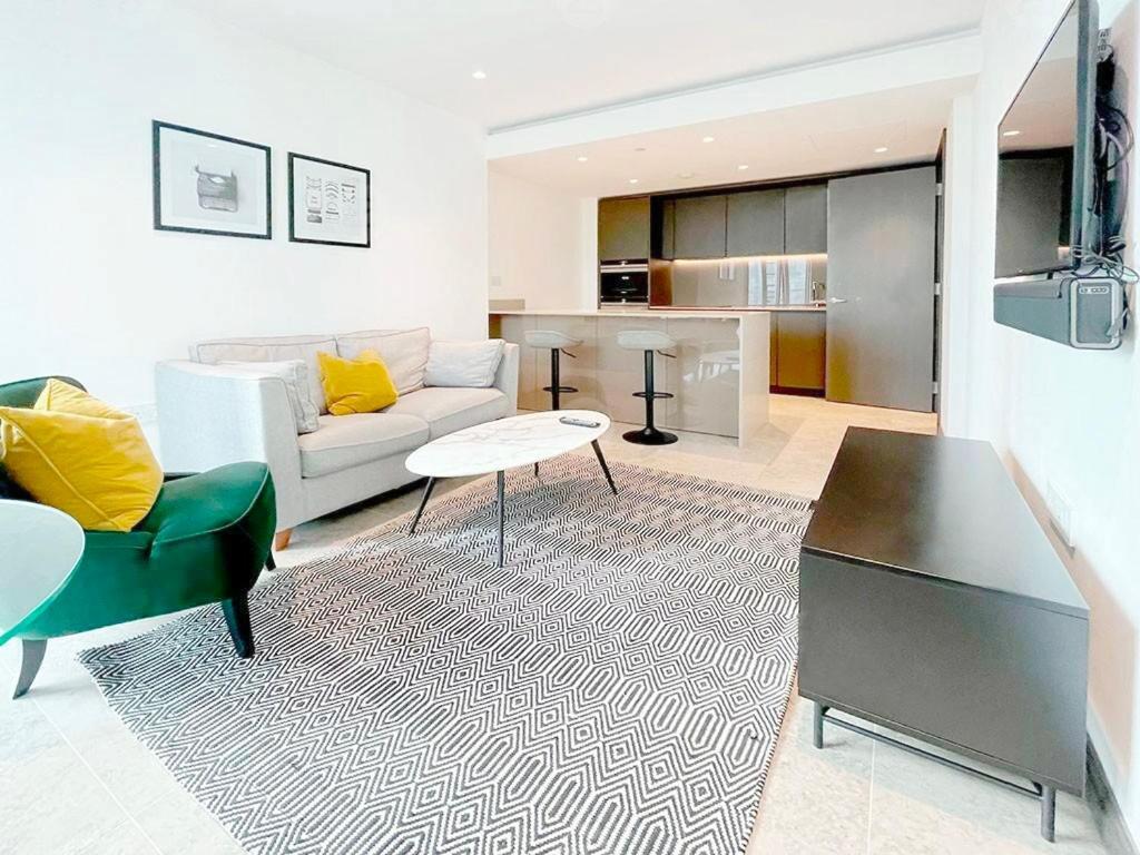 Central 1-bed Flat With River Thames Views And Winter Garden * Londres