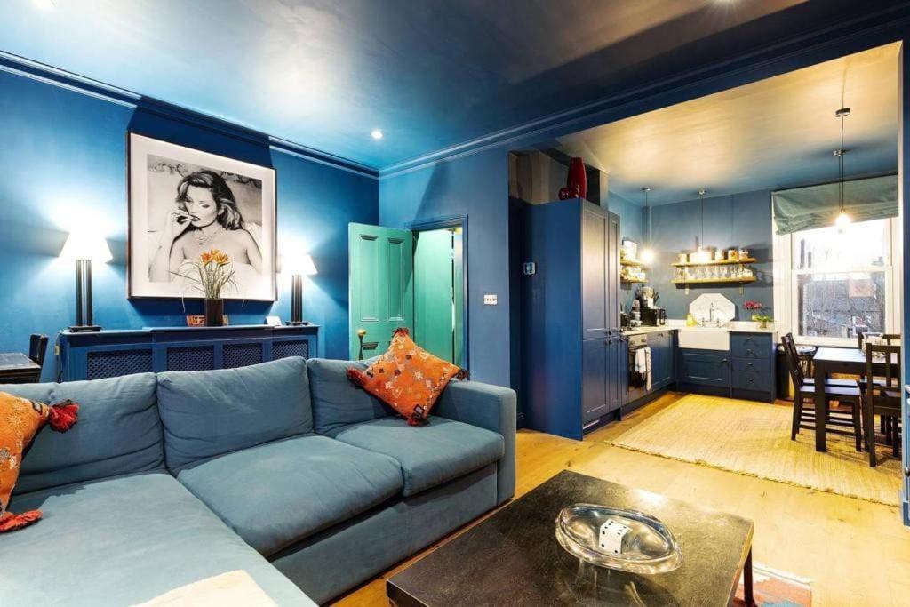 Apartment Bright, Colourful 2 Bed Home, 15 Mins From