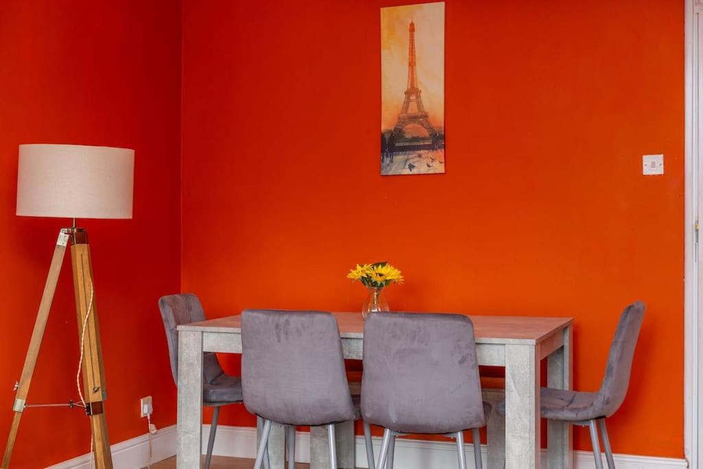 Spacious 4br With Large Balcony Londen