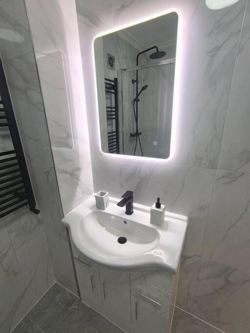 Style Room, Near Tooting Broadway Station Apartamento Londres