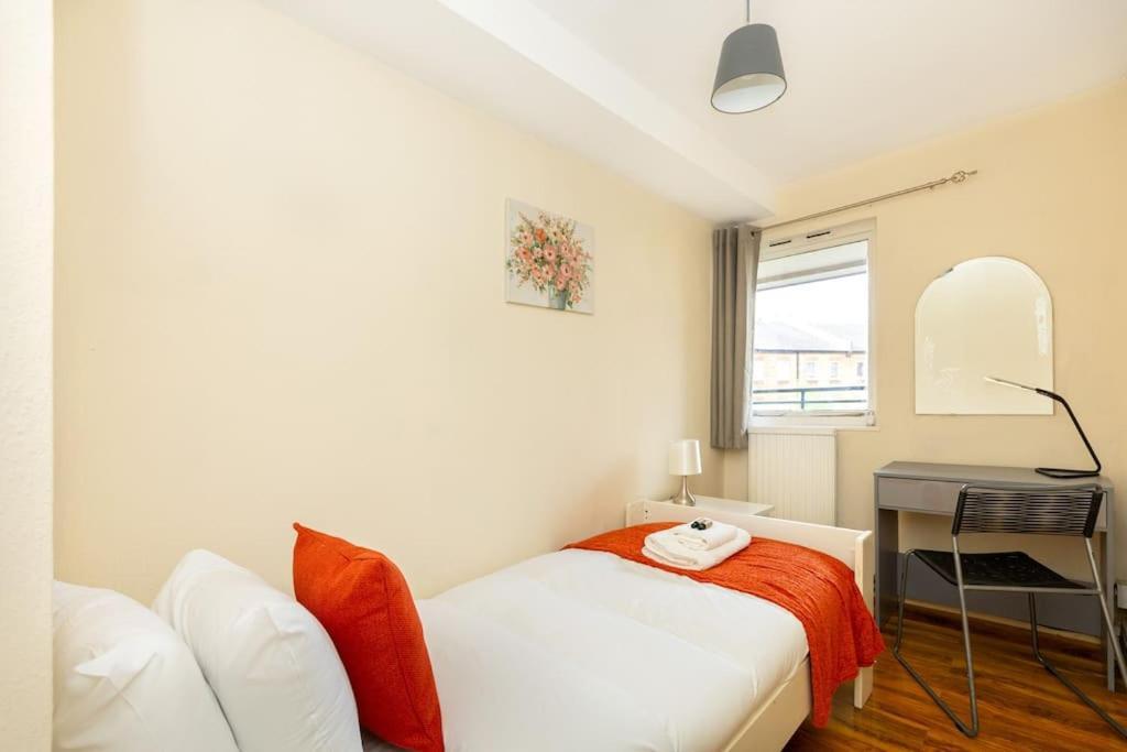 Apartment Spacious 4br With Large Balcony London
