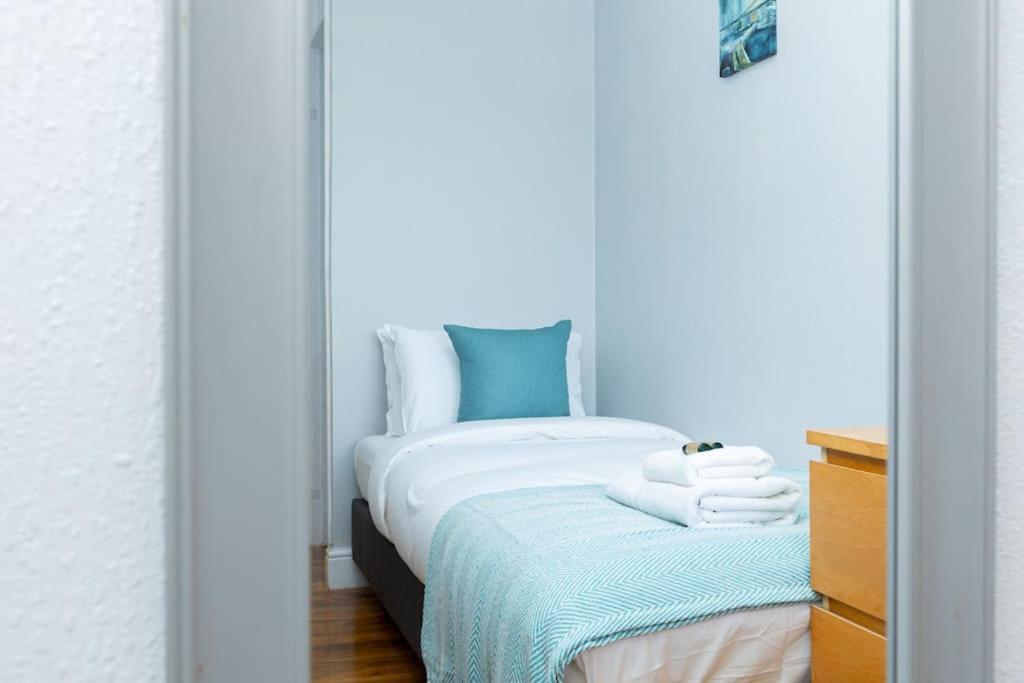 Spacious 4br With Large Balcony Londen