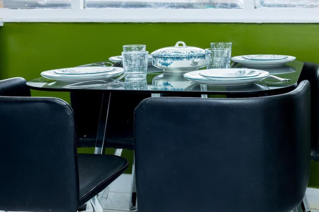 Spacious 4br With Large Balcony Appartement Londen