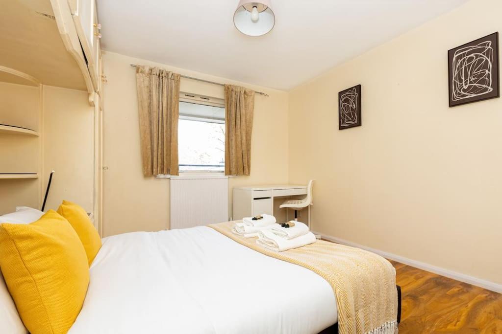 Spacious 4br With Large Balcony Appartement Londen
