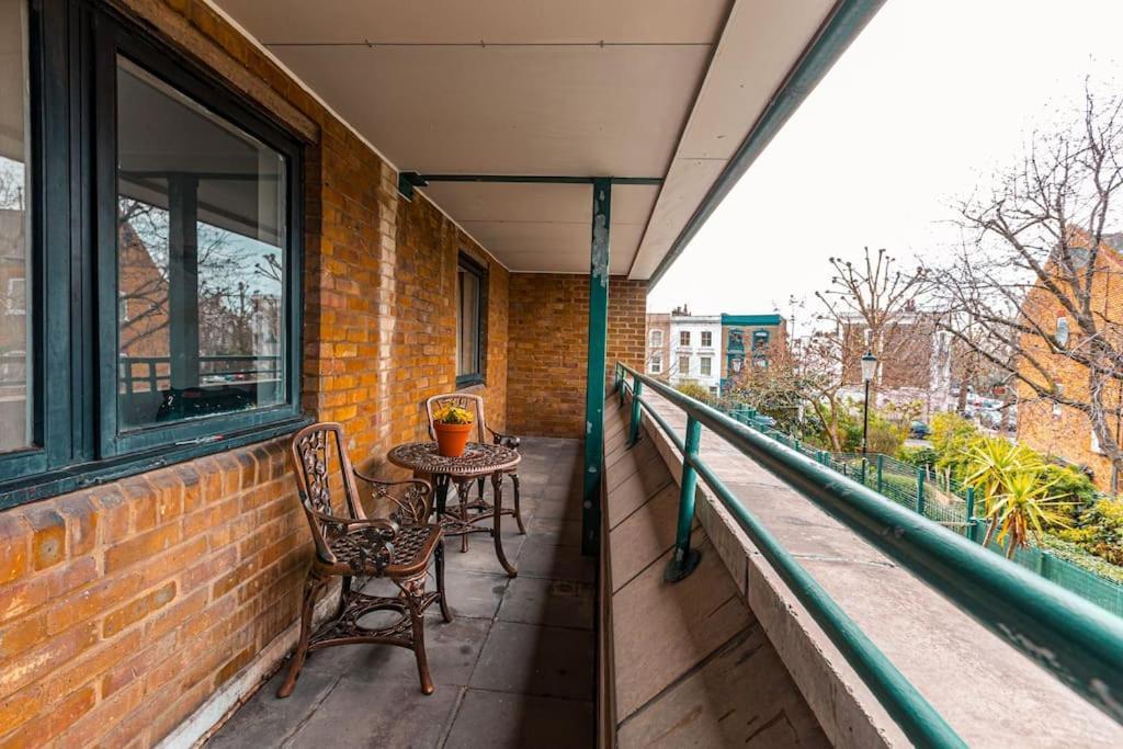 Appartement Spacious 4br With Large Balcony Londen