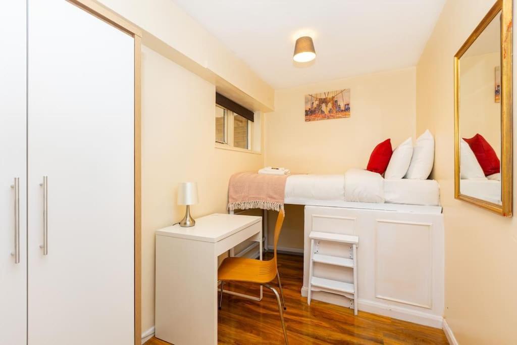 Apartment Spacious 4br With Large Balcony *
