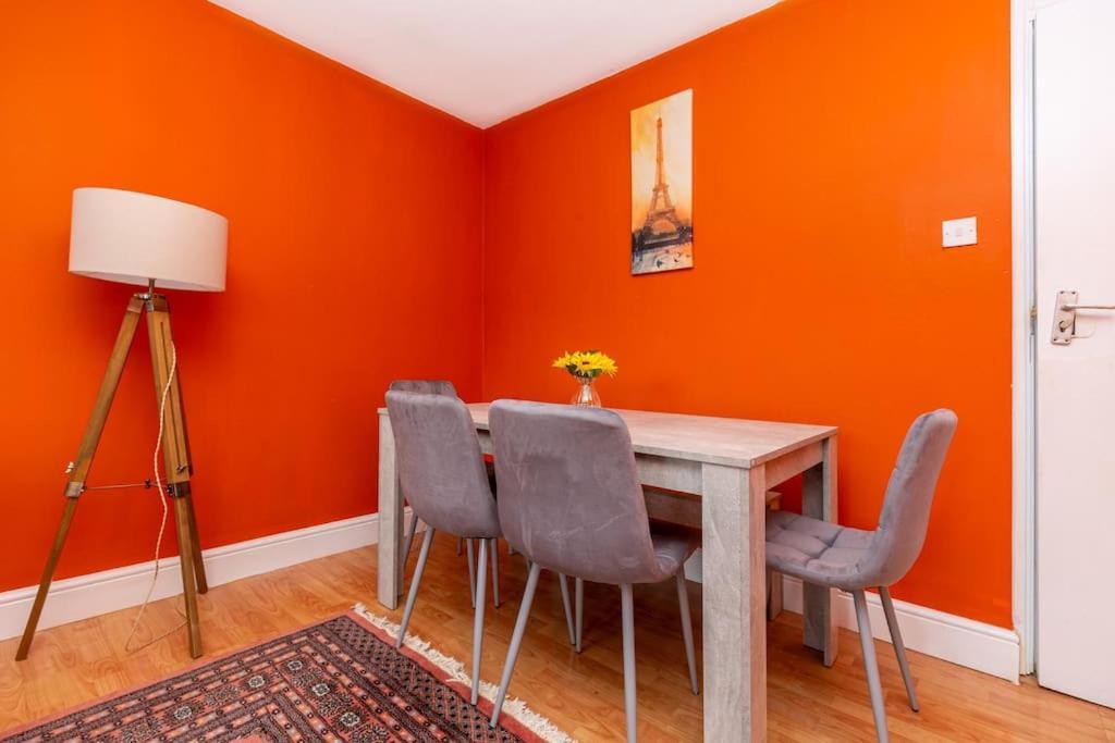 Spacious 4br With Large Balcony Londen
