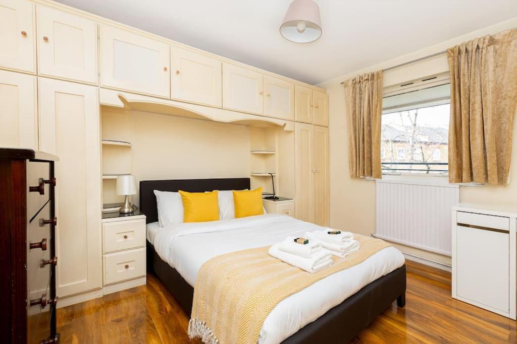 Spacious 4br With Large Balcony Londen