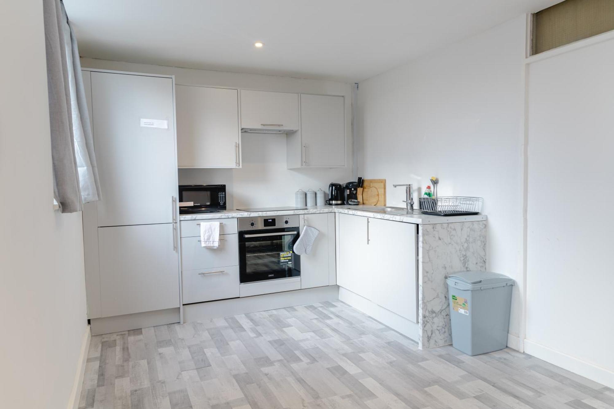 2 Bedrooms-4 Guests-babycot-wifi-freeparking Apartment *