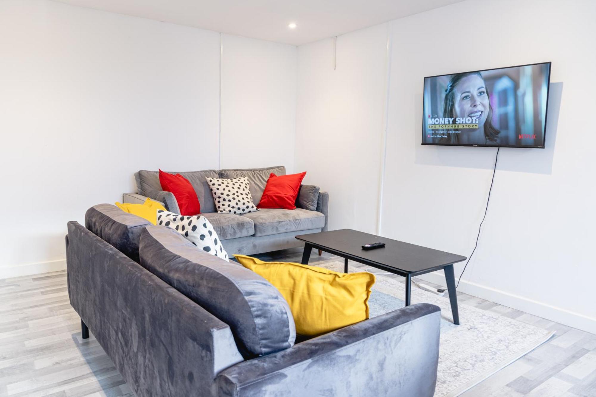 Apartment 2 Bedrooms-4 Guests-babycot-wifi-freeparking London