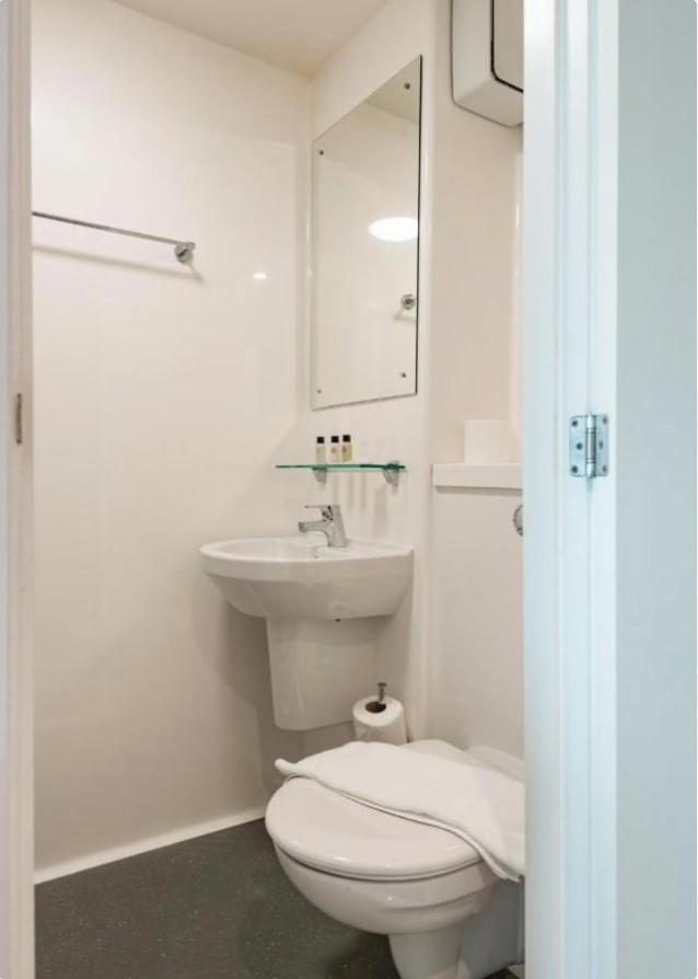 Spacious & Bright In Lewisham Quick Links *