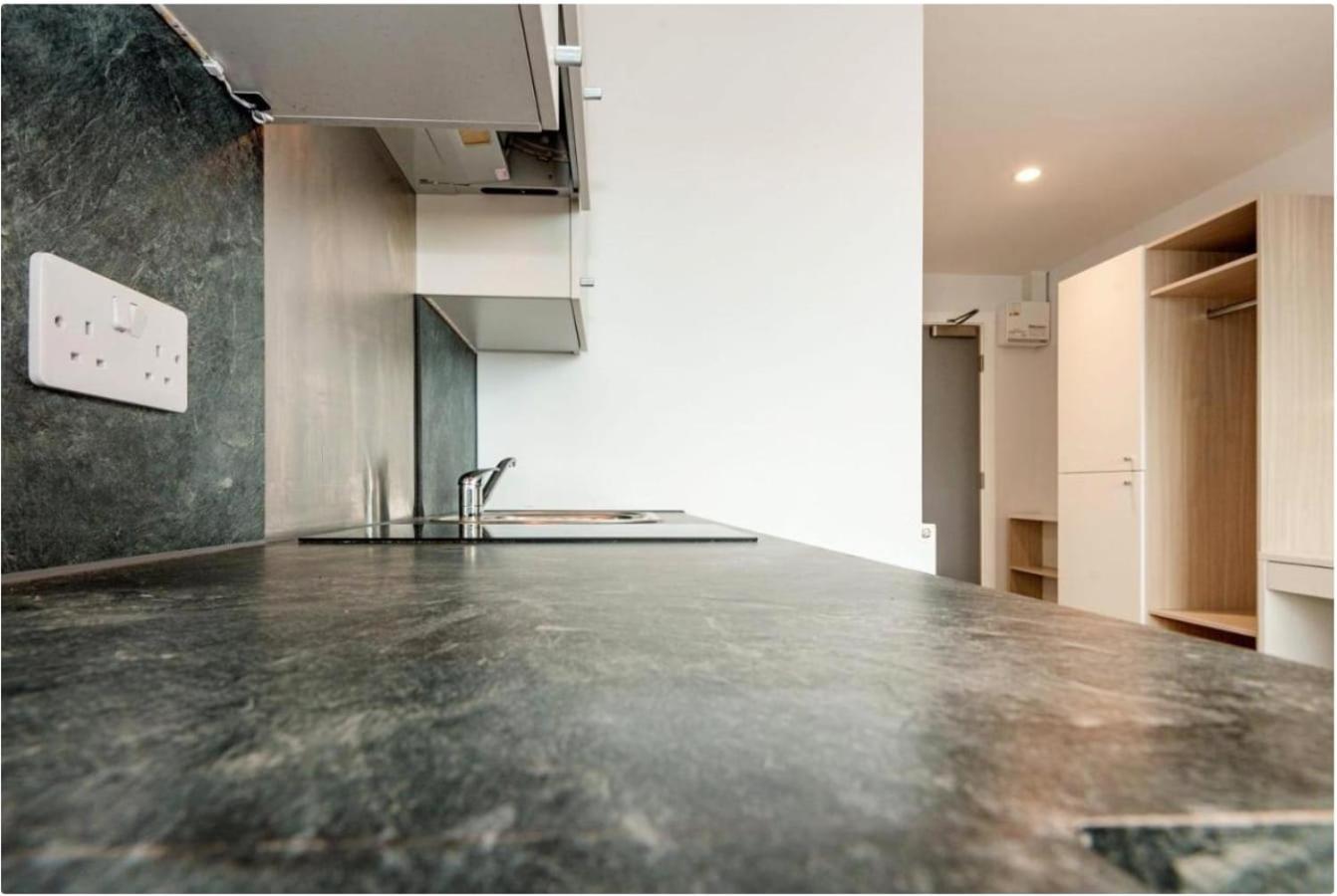 Spacious & Bright In Lewisham Quick Links Apartment