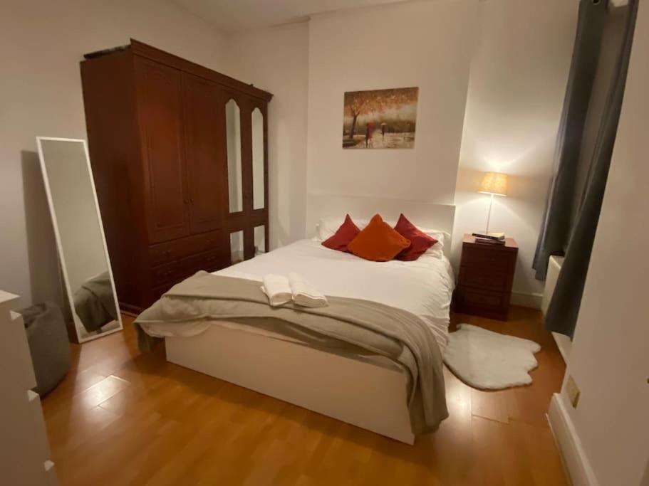 3 Bedroom Lauderdale Mansions * London
