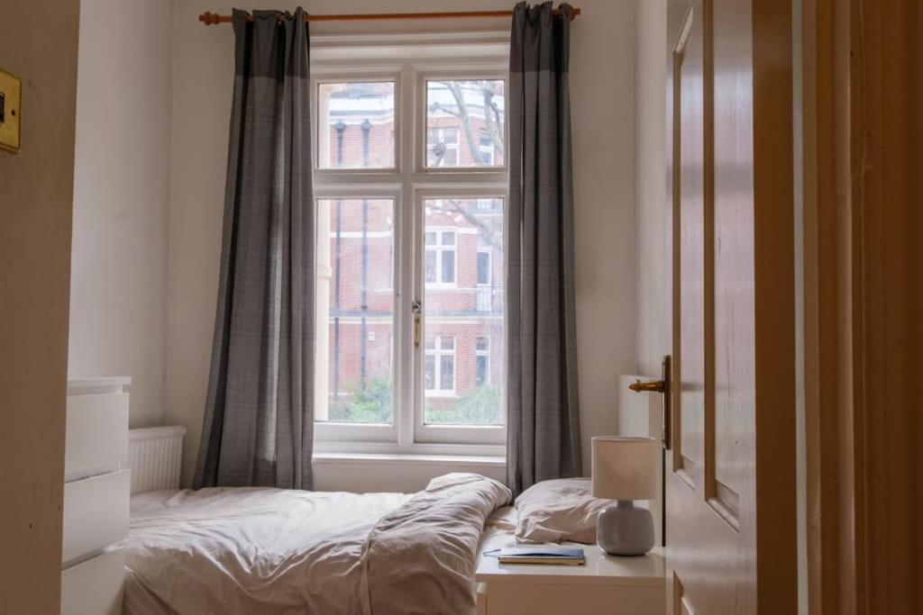 3 Bedroom Lauderdale Mansions Apartment
