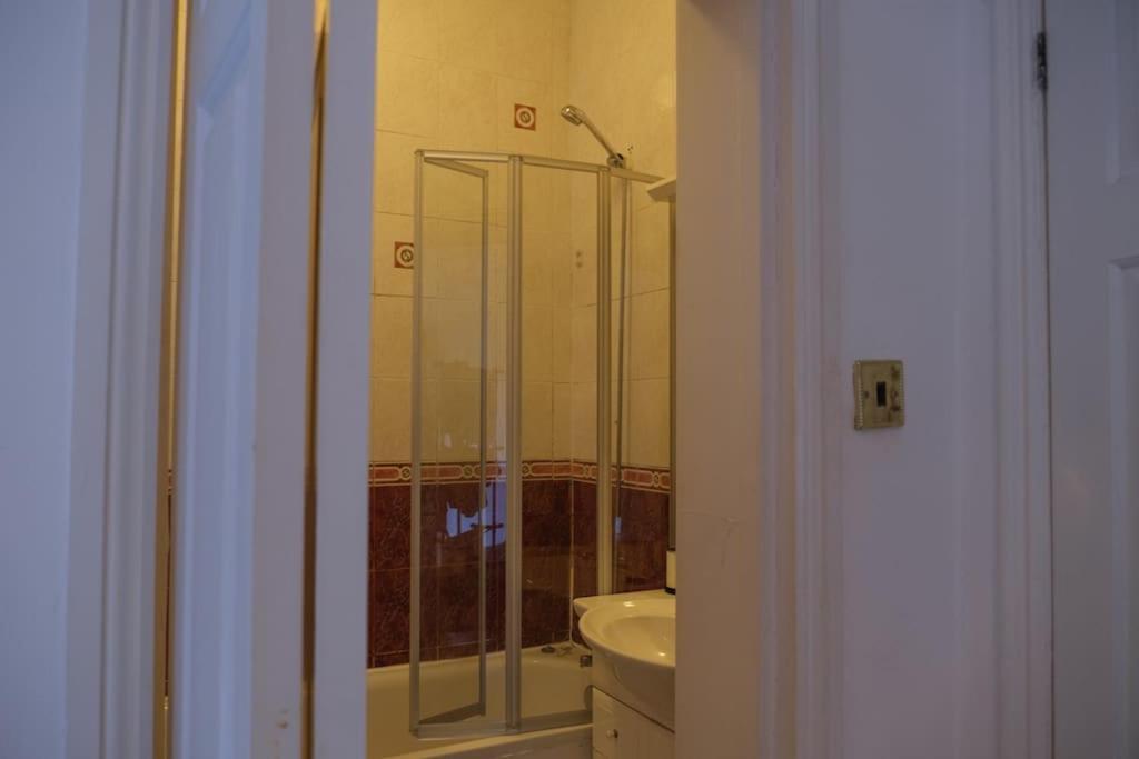 Apartment 3 Bedroom Lauderdale Mansions London