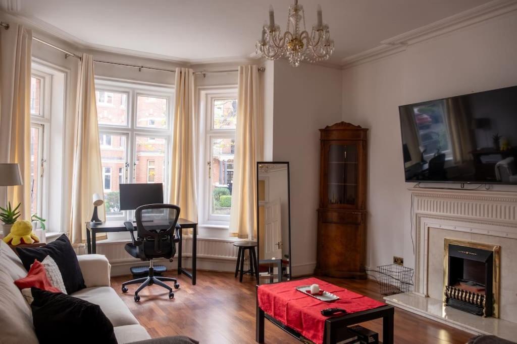 3 Bedroom Lauderdale Mansions *