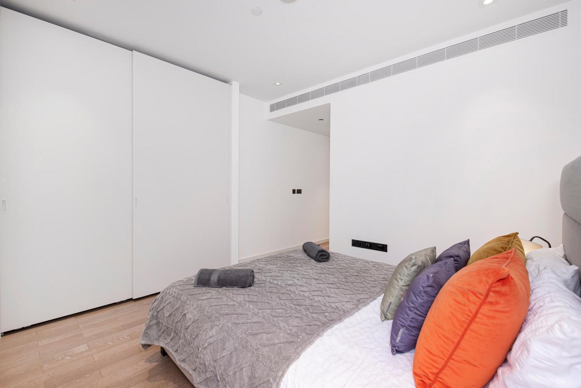 Modern 2 Bed Battersea Power Station * London
