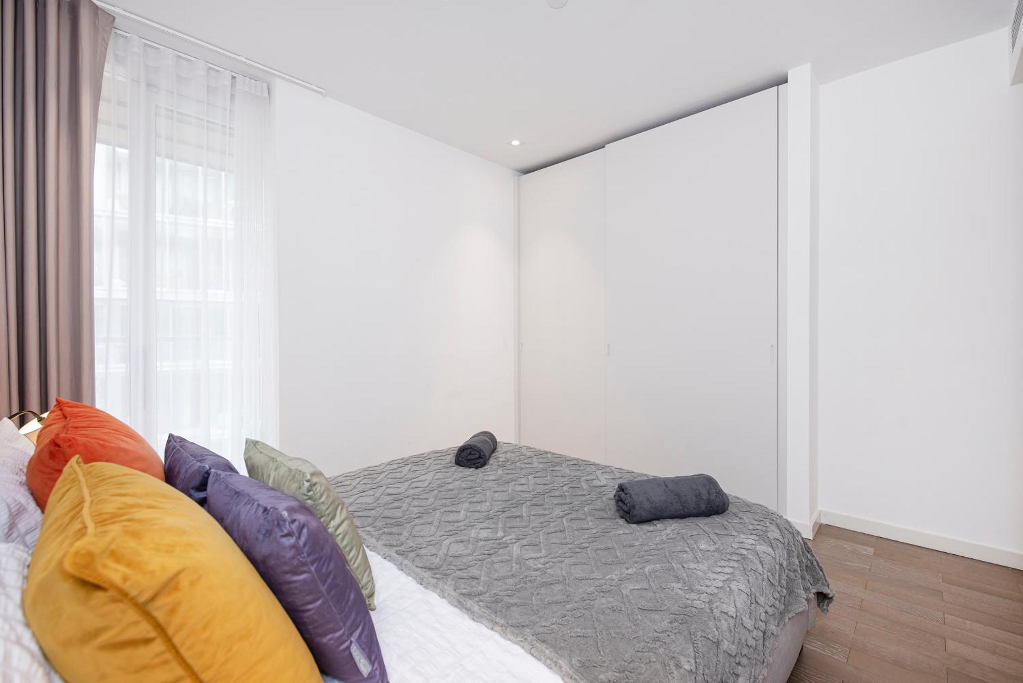 Modern 2 Bed Battersea Power Station London