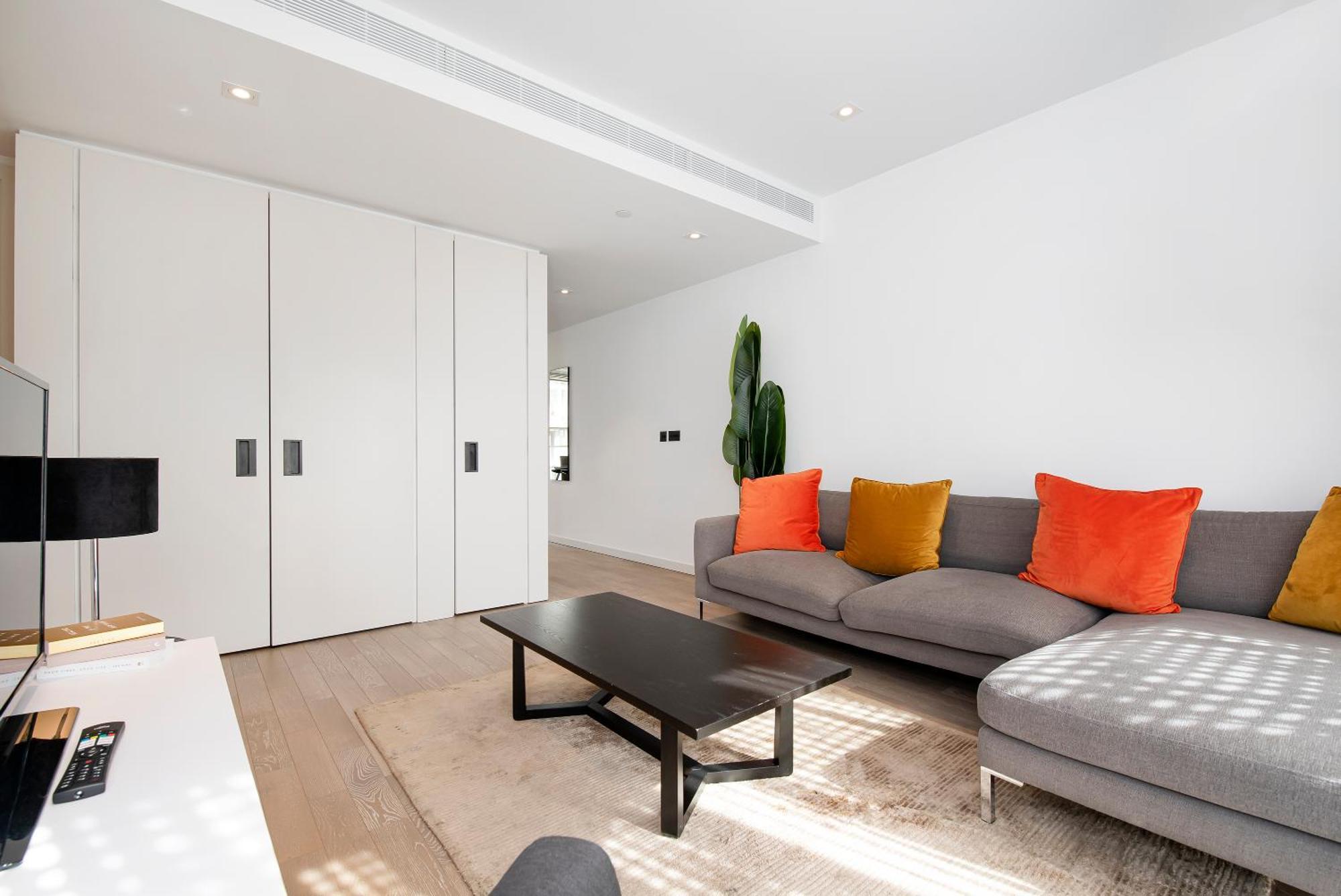 Modern 2 Bed Battersea Power Station London