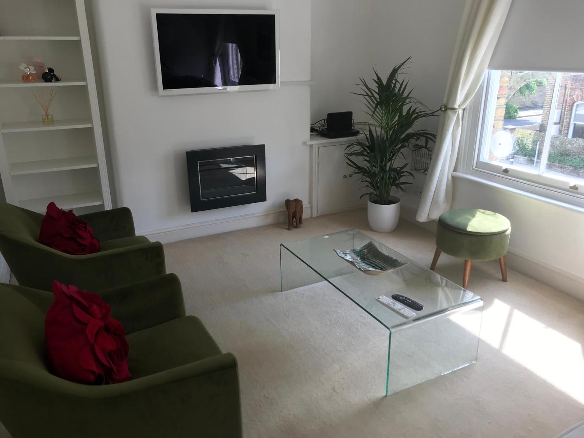 Charming Flat Centrally Located Leilighet