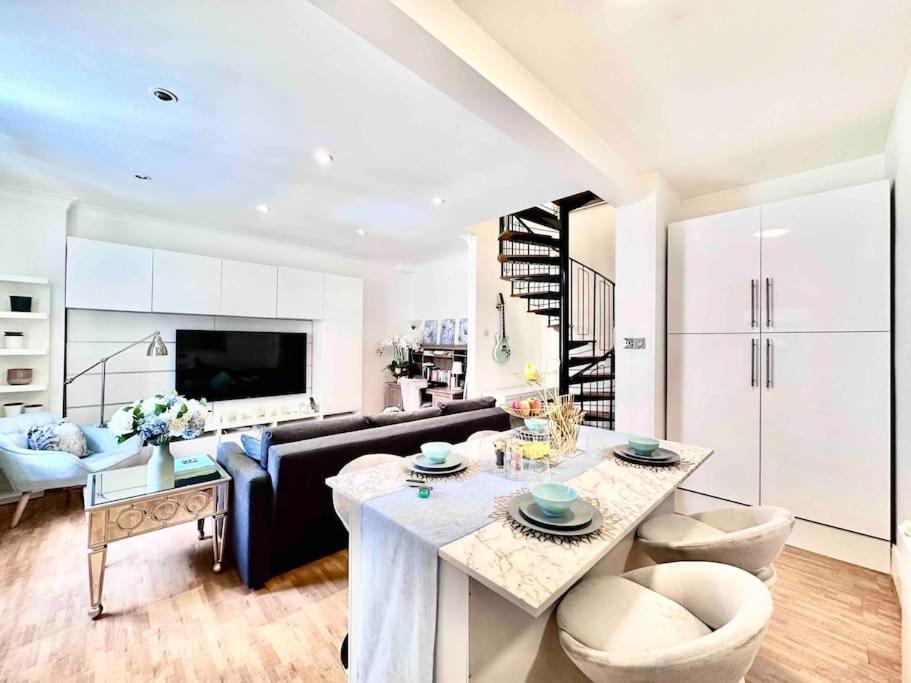 The Tiffany - Gorgeous Duplex Apartment