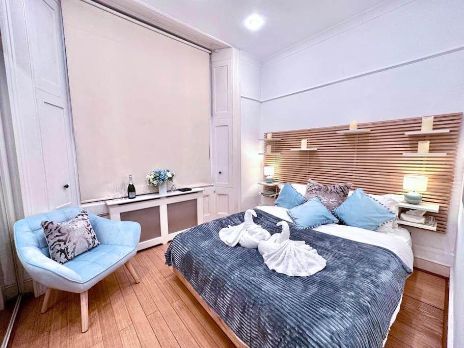 The Tiffany - Gorgeous Duplex Apartment London