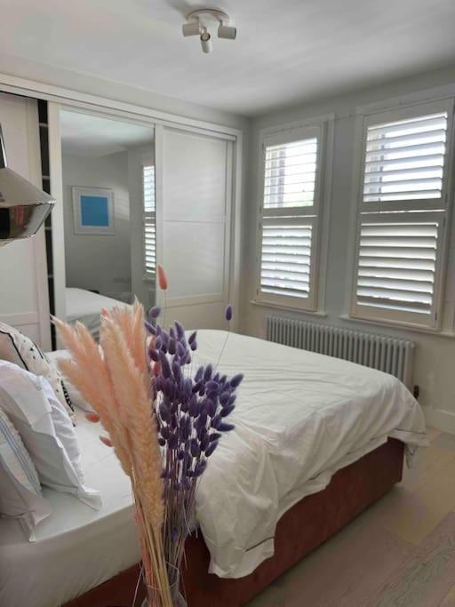 2 Bedroom House With Garden By Notting Hill Holiday home *
