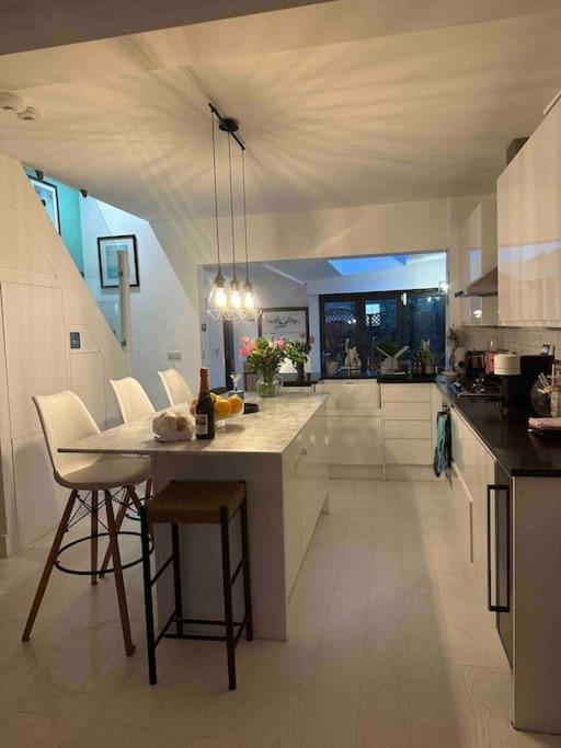 2 Bedroom House With Garden By Notting Hill