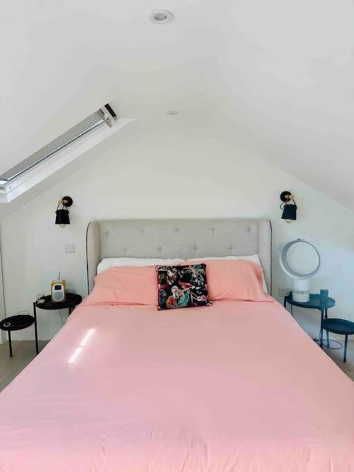 2 Bedroom House With Garden By Notting Hill *