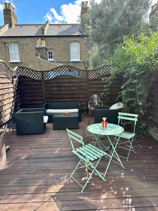 2 Bedroom House With Garden By Notting Hill *