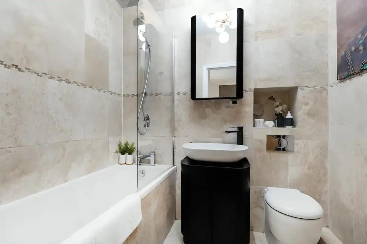 Awesome Leicester Sq! Fashion Flat For Theatre Families And Happy Friends Leilighet London