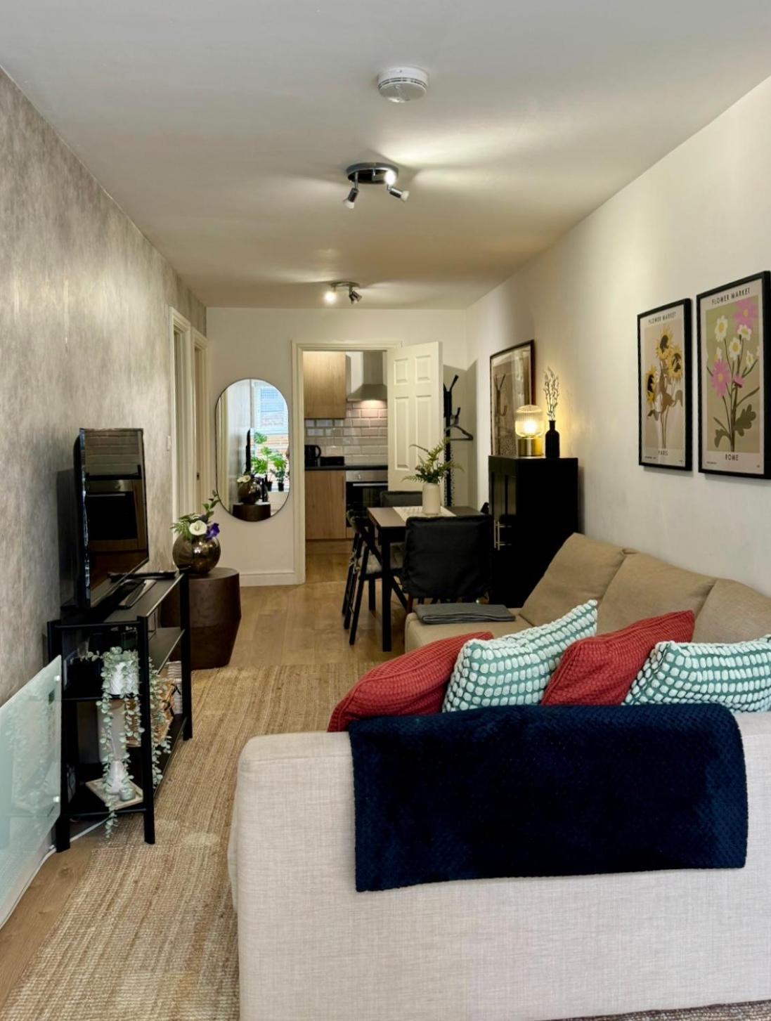 Apartment 2br L 2ba With Patio-sleep 6 London